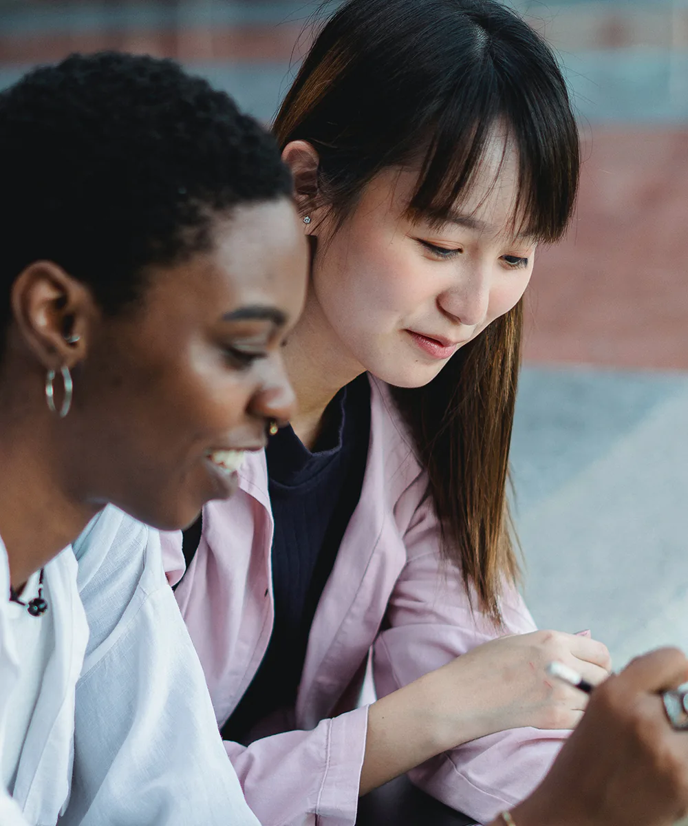 2 women working together